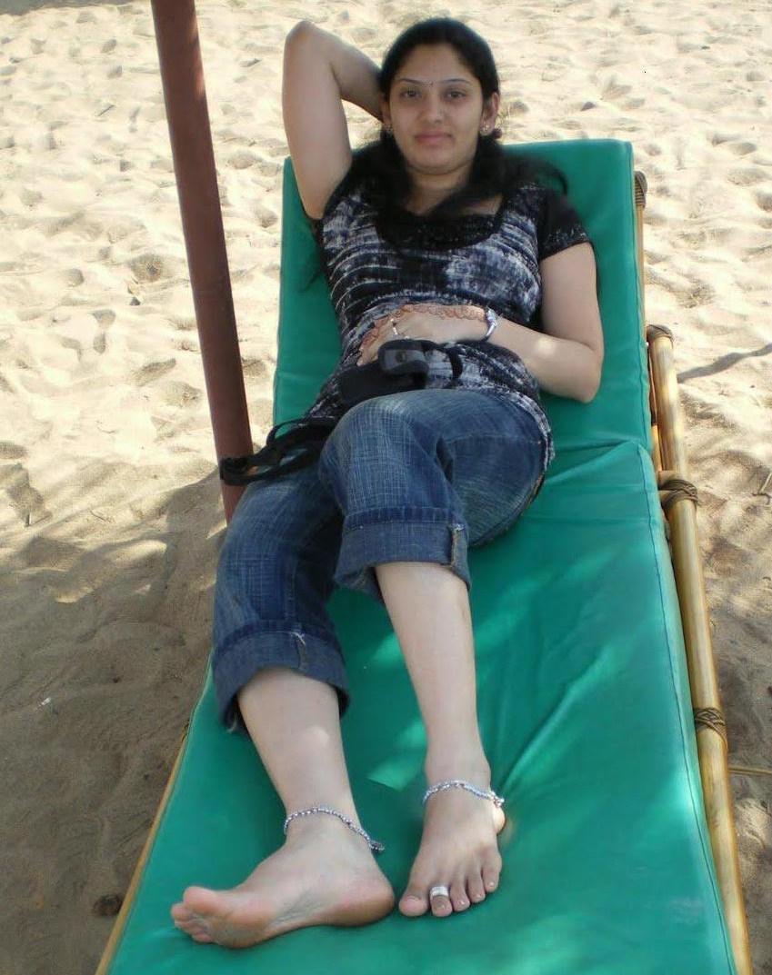 Indian aunty feet with you Too happens:) Indian aunty feet are
